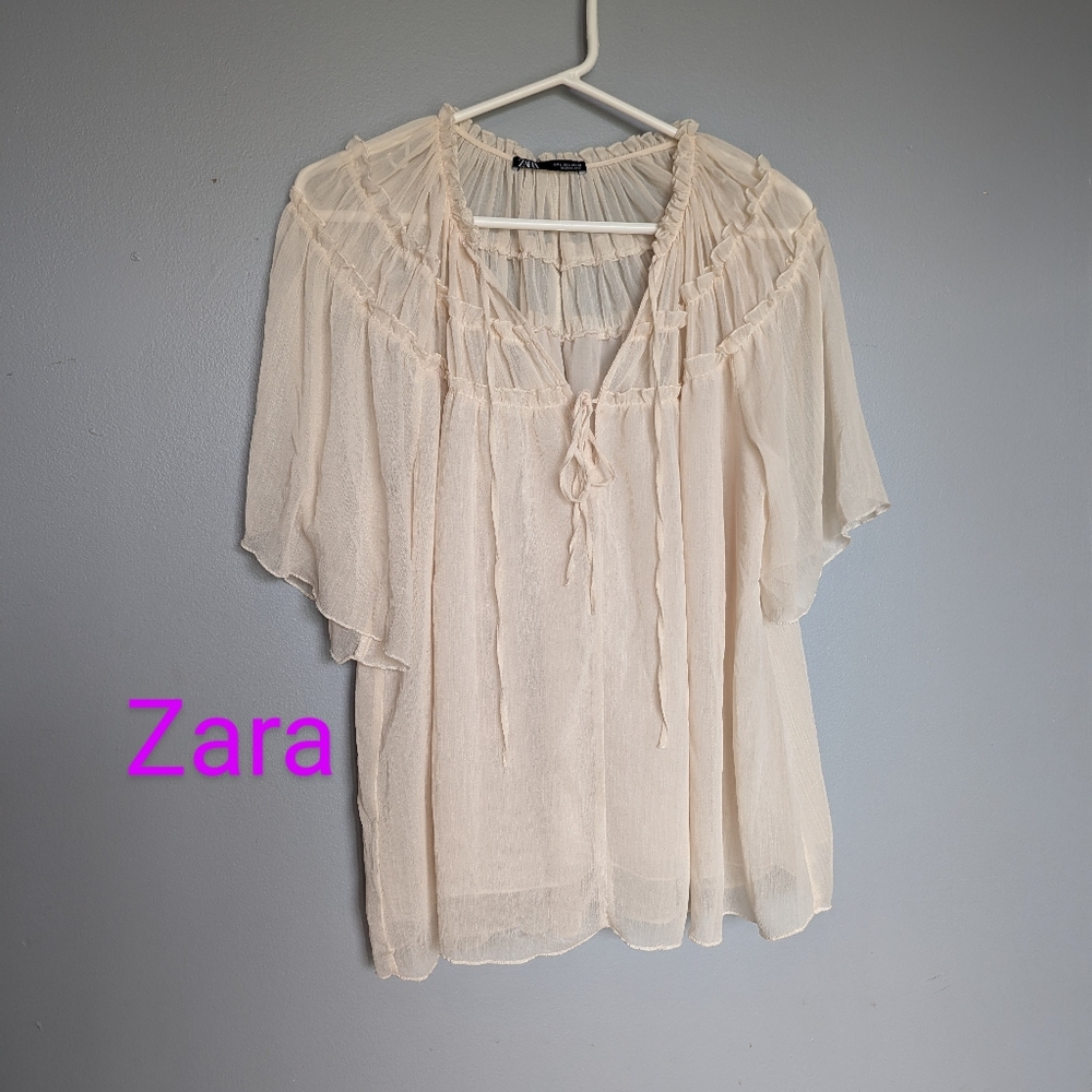 Zara Elegant Cream Polyester BOHO Blouse. Pull Over With Two Neck Ties. Size L.